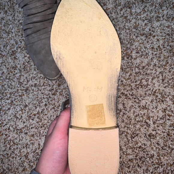 Shoes - Picture 4 of 4